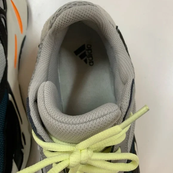 Yezzy 700 Wave Runners - Picture 5 of 9